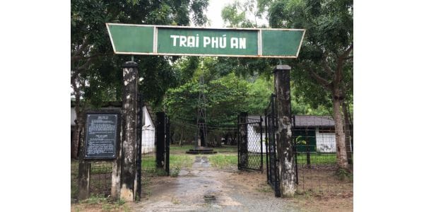 Tham quan di tích Trại Phú An tại quần thể trại giam