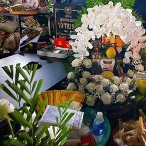 su-tich-mo-co-sau-con-dao-va-nhung-cau-chuyen-linh-thieng-co-that