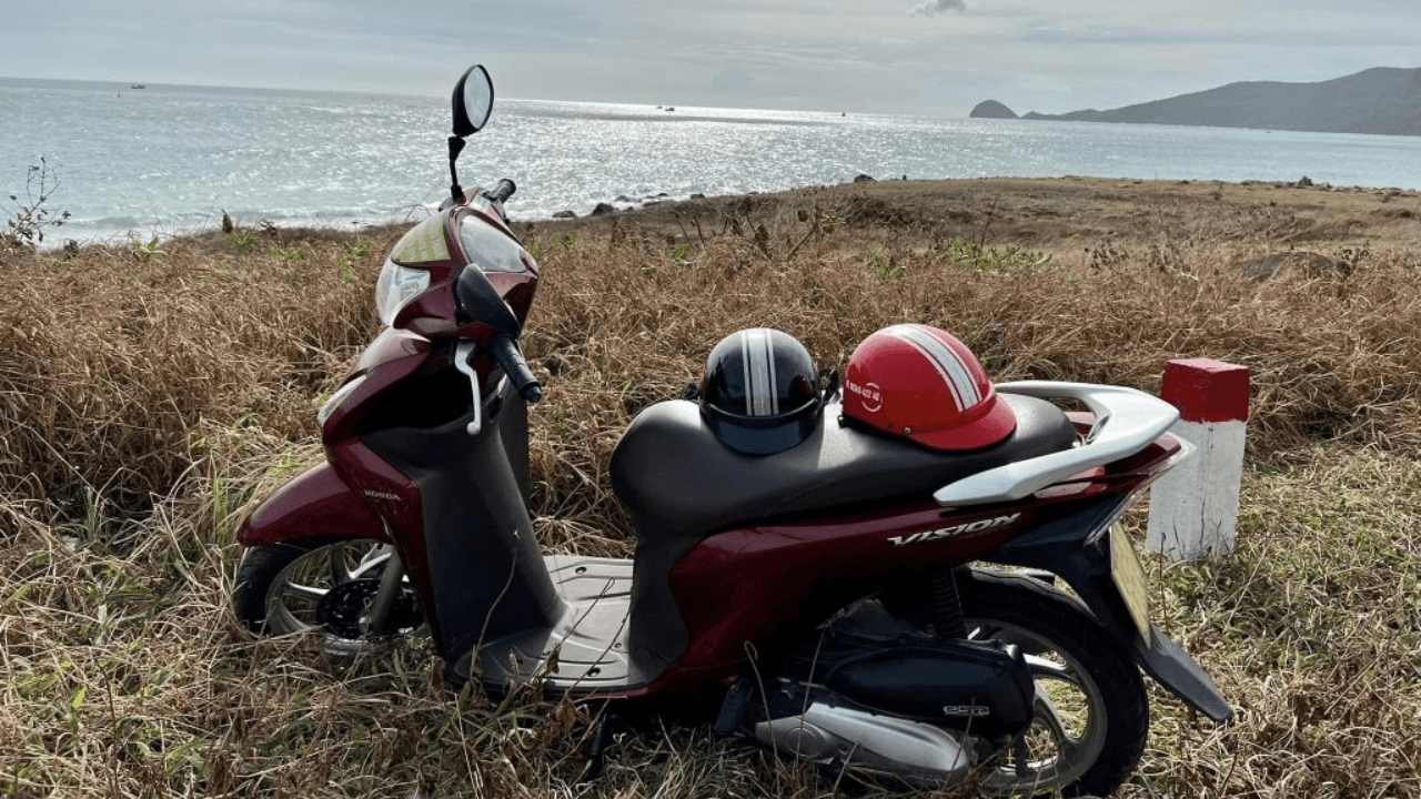 Thue xe may Con Dao giao nhan tai san bay ben tau