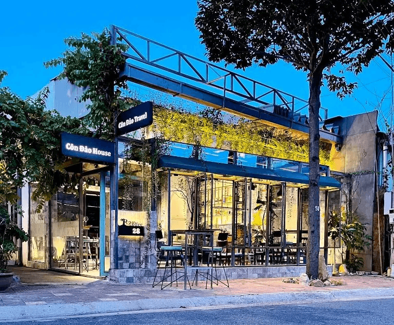 Lựa chọn chỗ ở khi du lịch côn đảo 1 mình giúp tiết kiệm chi phí.