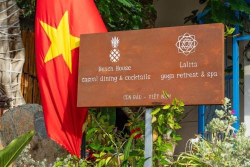 Biển báo Khách sạn Decondor